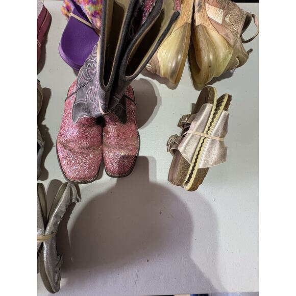 Lot of 19 Pairs of Girls Shoes-Sizes 11/12-Mixed Brands-Boots,Sandal,tennis shoe - Picture 16 of 16